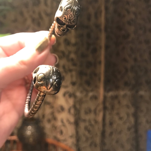 Skull Cuff - Picture 5 of 7